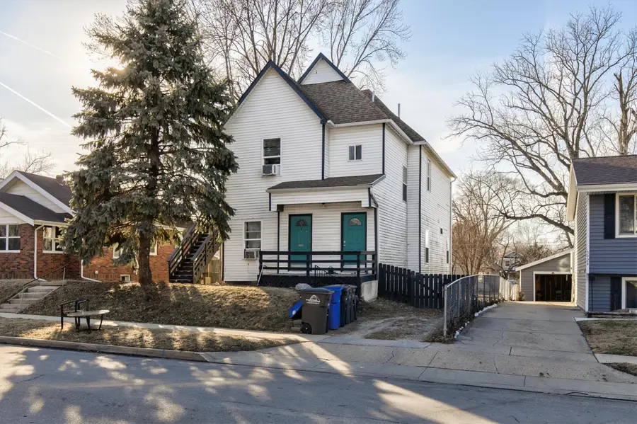 3916 9th Street, Des Moines, IA 50313 - #3