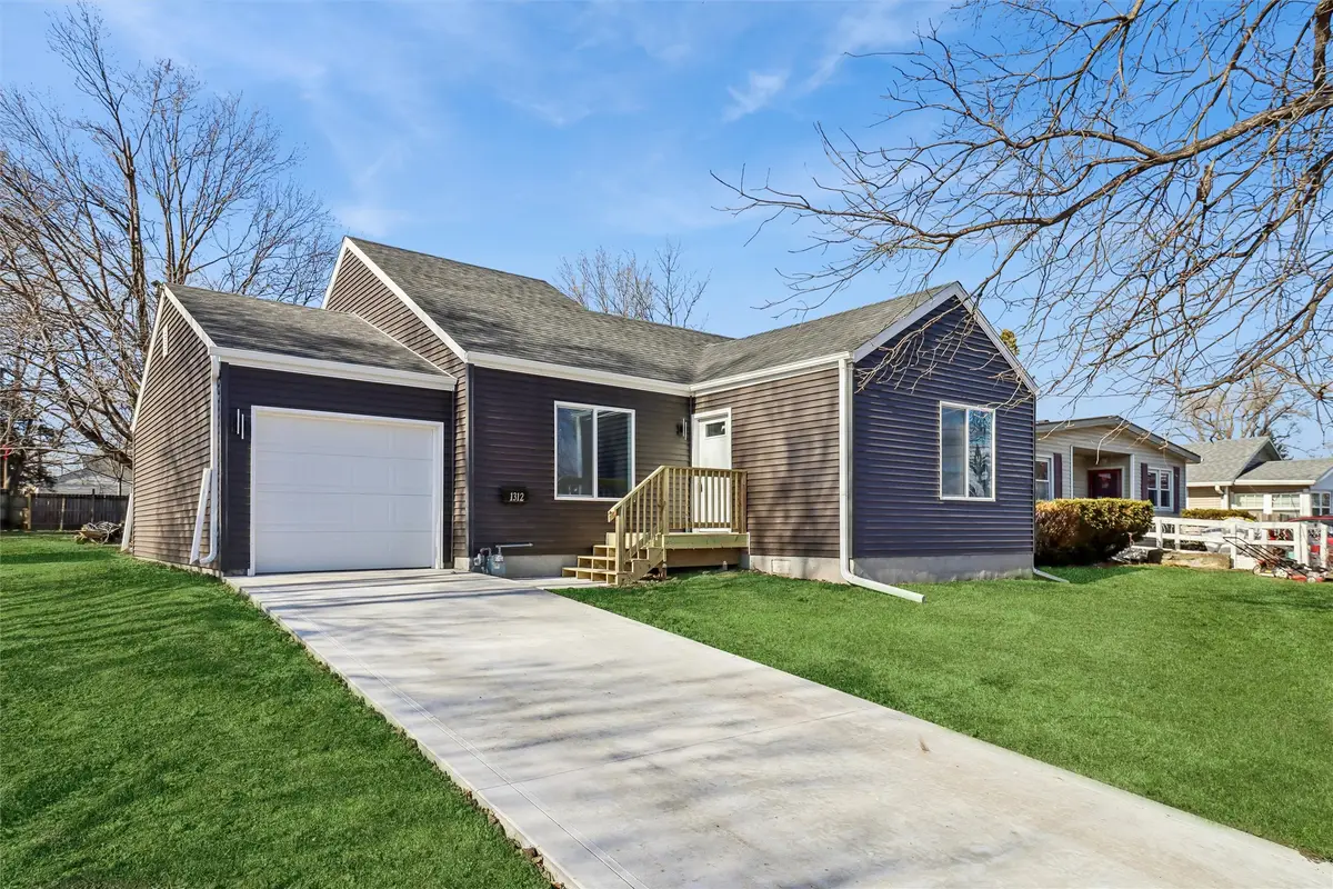 1312 E 25th Court, Des Moines, IA 50317 - #1