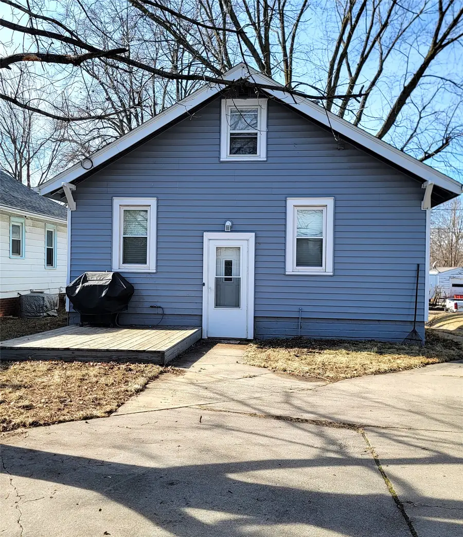 3905 Cambridge Street, Des Moines, IA 50313 - #3