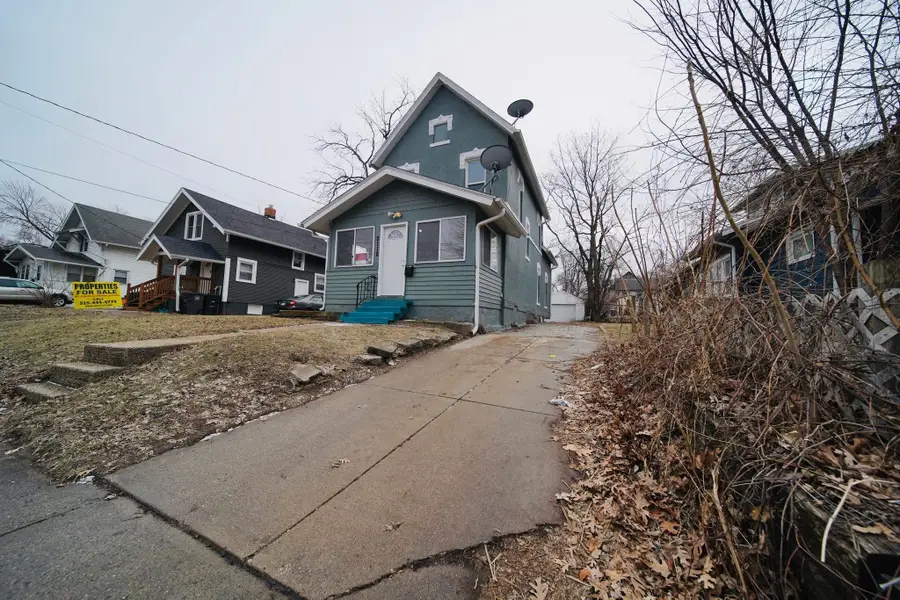 2112 Washington Avenue, Des Moines, IA 50310 - #2