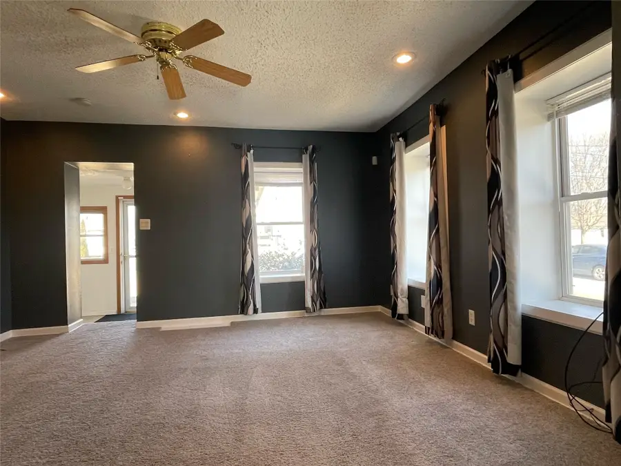 1449 E Creston Avenue, Des Moines, IA 50320 - #2