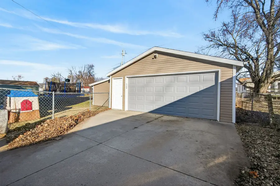 316 E 20th Street S, Newton, IA 50208 - #2