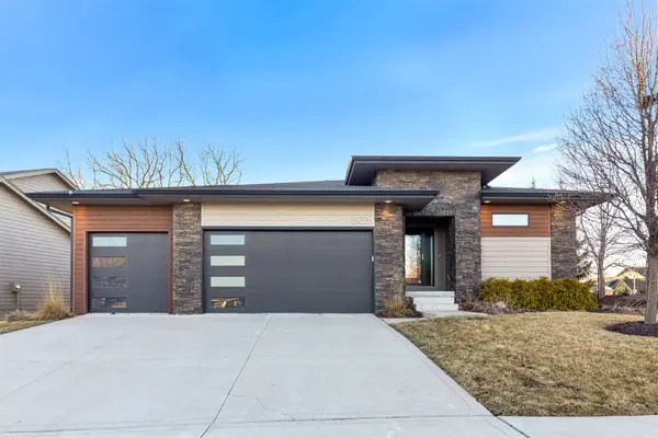 803 S 93rd Street, West Des Moines, IA 50266