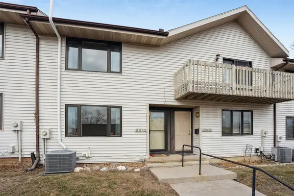 9213 Sandler Drive, Urbandale, IA 50322