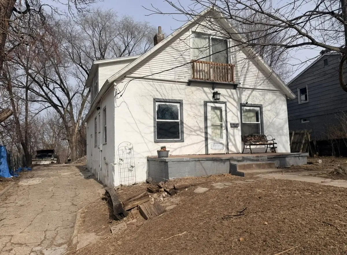 302 E Bell Avenue, Des Moines, IA 50315 - #1