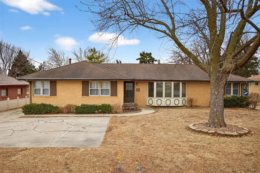 1305 NE 51st Avenue, Des Moines, IA 50313 - #2