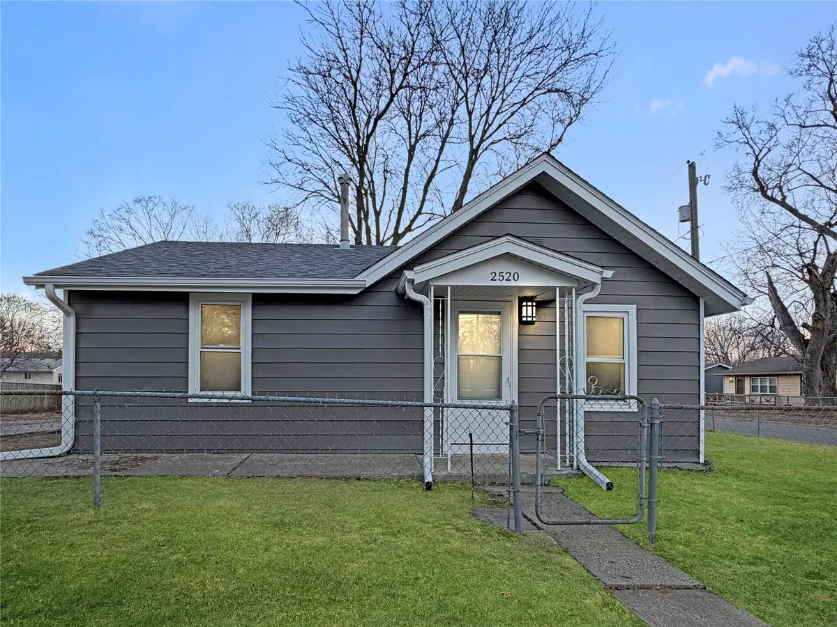 2520 E 38th Street, Des Moines, IA 50317 - #1