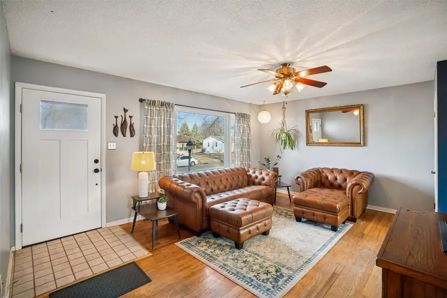 3513 E 38th Court, Des Moines, IA 50317 - #2