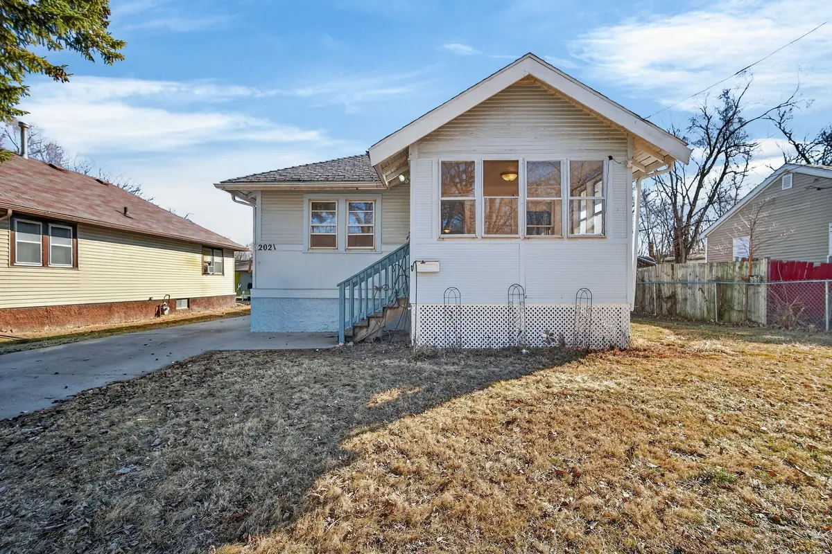 2021 22nd Street, Des Moines, IA 50310 - #1