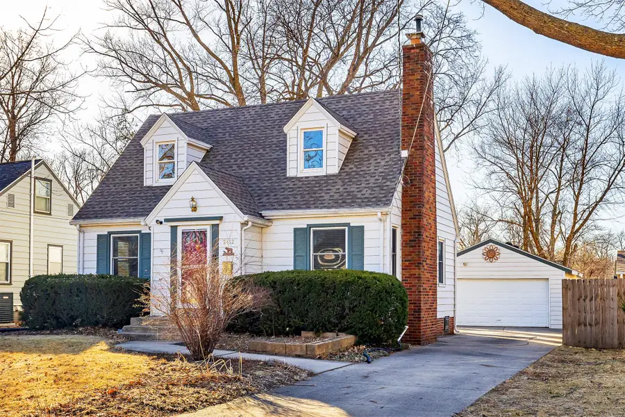 2412 44th Street, Des Moines, IA 50310 - #2