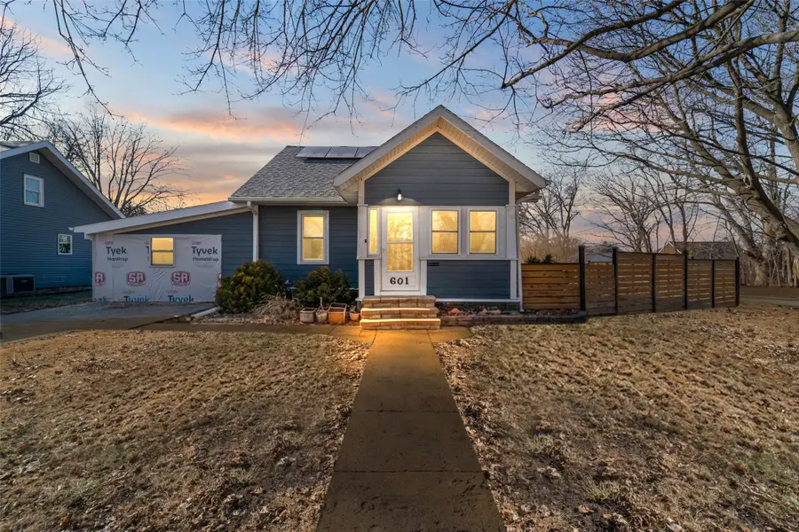 601 E 9th Street S, Newton, IA 50208 - #2