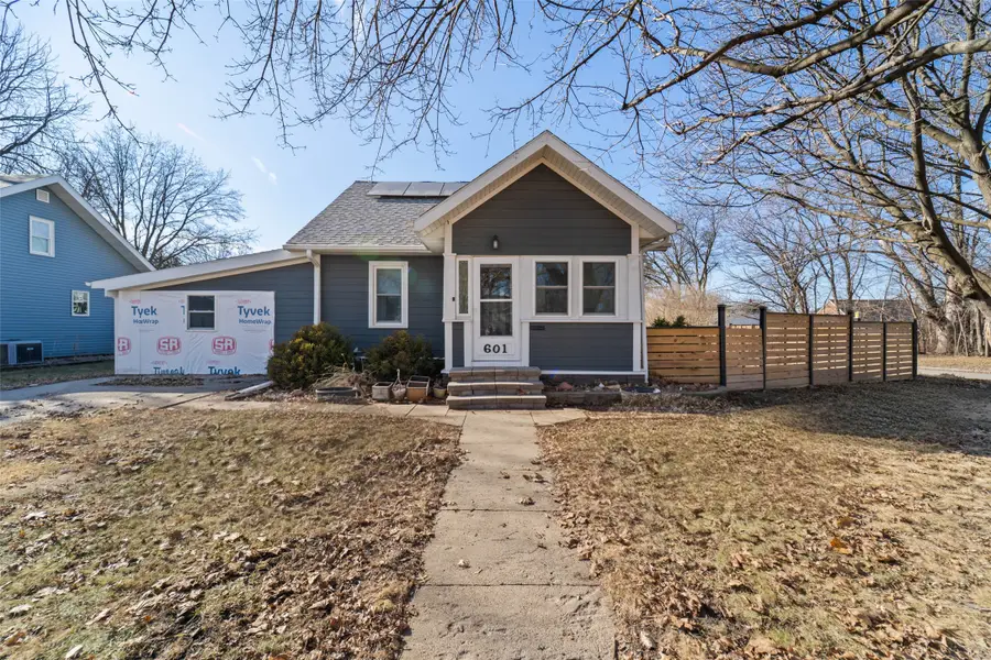 601 E 9th Street S, Newton, IA 50208 - #3