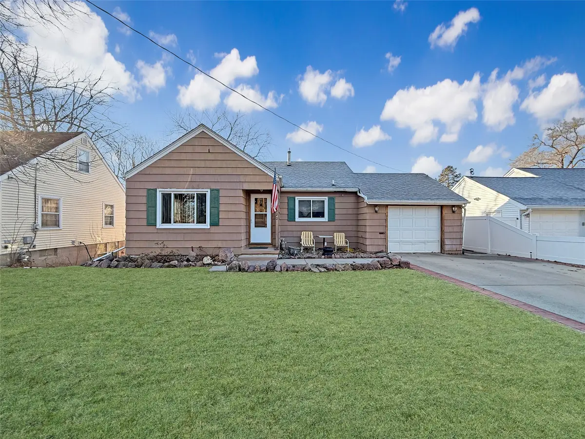 1220 Bell Avenue, Des Moines, IA 50315 - #1