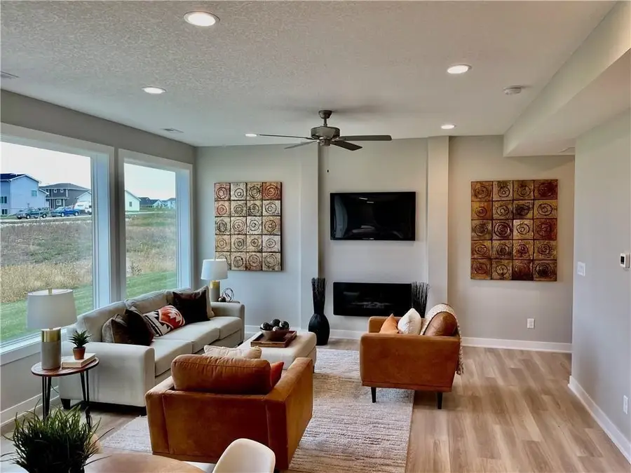 5426 153rd Street, Urbandale, IA 50323 - #2