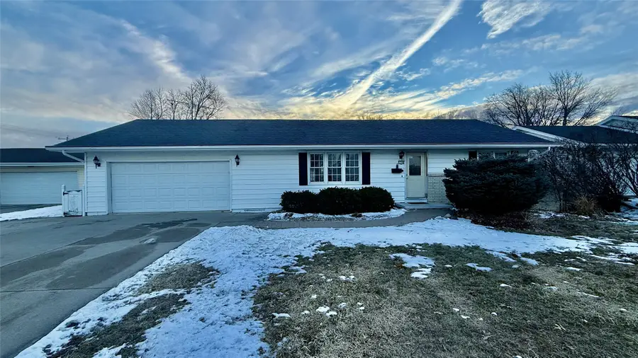 1704 S 3rd Avenue, Marshalltown, IA 50158 - #2