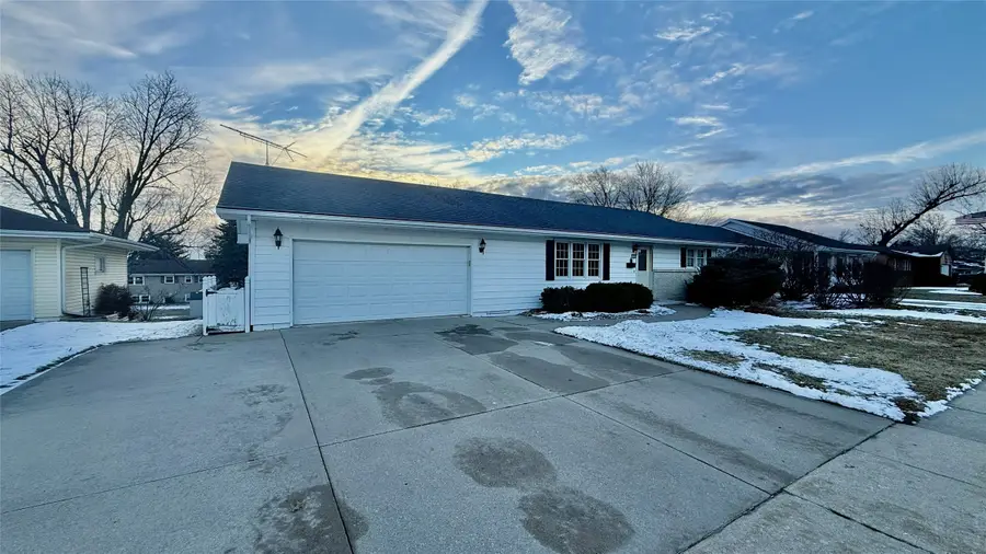 1704 S 3rd Avenue, Marshalltown, IA 50158 - #3