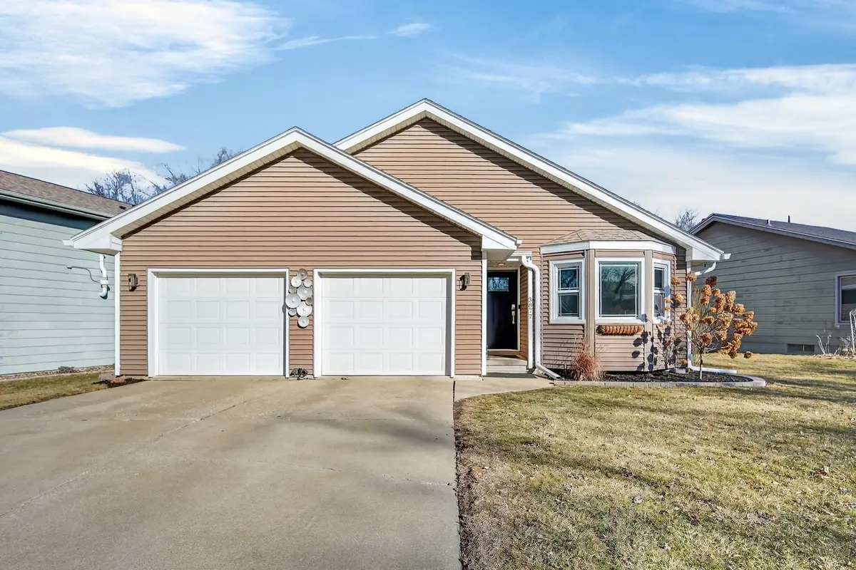 3877 92nd Drive, Urbandale, IA 50322 - #1