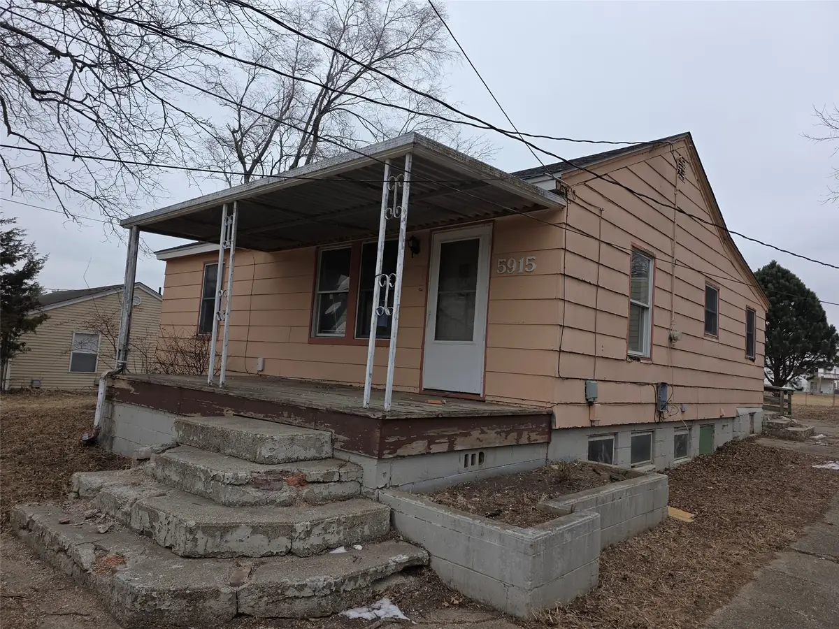 5915 SW 12th Street, Des Moines, IA 50315 - #1