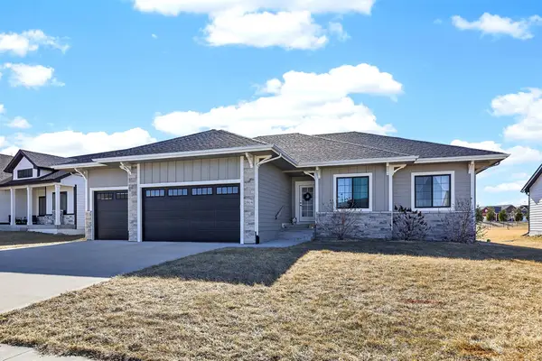 2804 Blooming Heights Drive, Norwalk, IA 50211