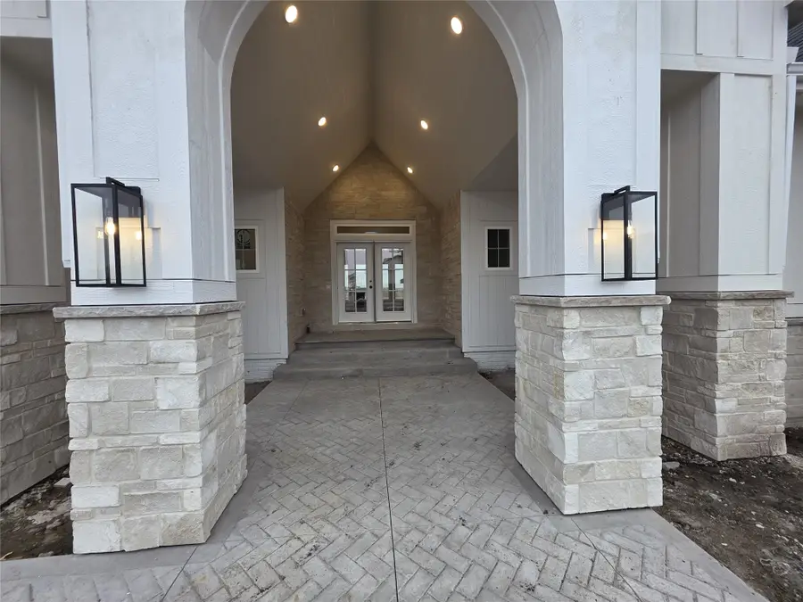 16211 Sharon Drive, Urbandale, IA 50323 - #2