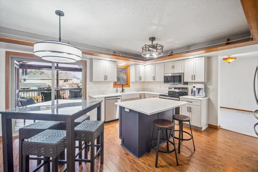 7123 N Valley Drive, Urbandale, IA 50322 - #3