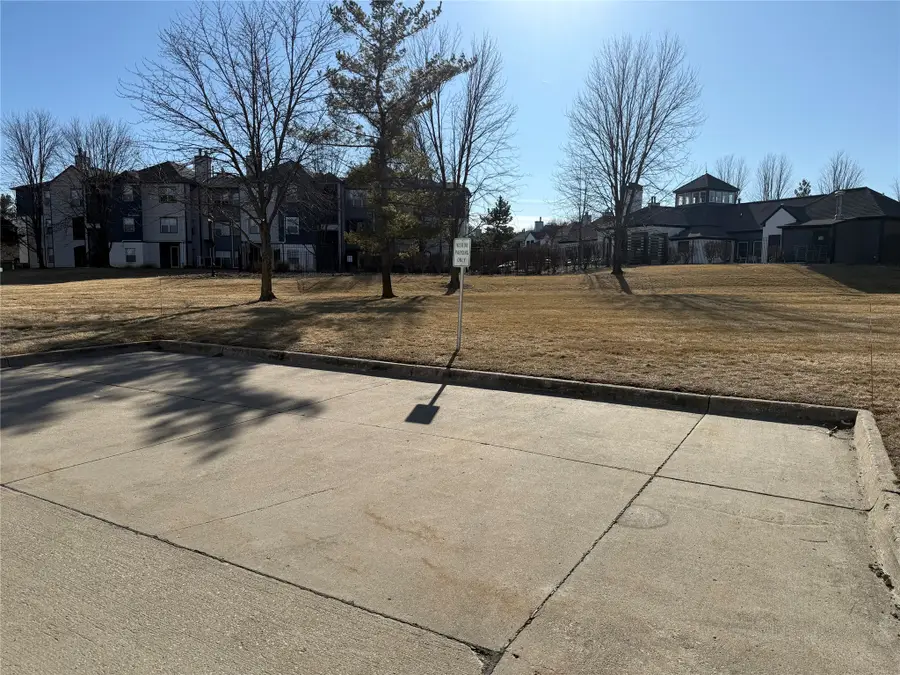 150 S Prairie View Drive #304, West Des Moines, IA 50266 - #3
