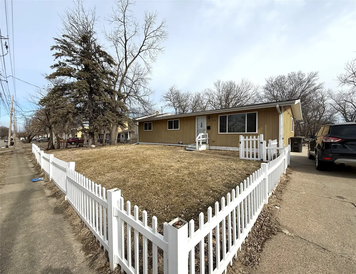 1303 E 17th Street, Des Moines, IA 50316 - #1