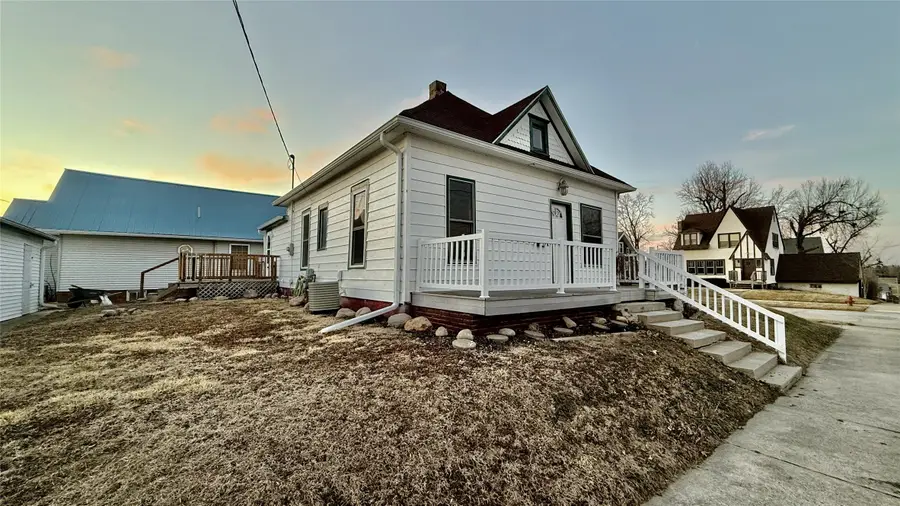 12 N 12th Street, Marshalltown, IA 50158 - #3