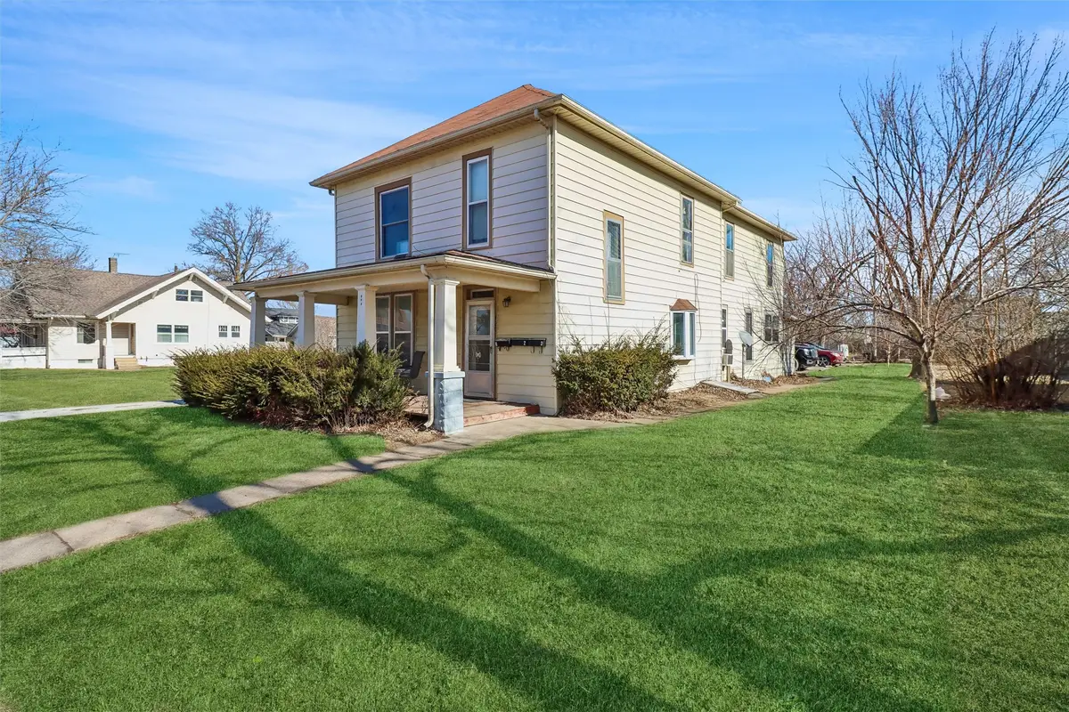 420 N Grand Street, Chariton, IA 50049 - #1