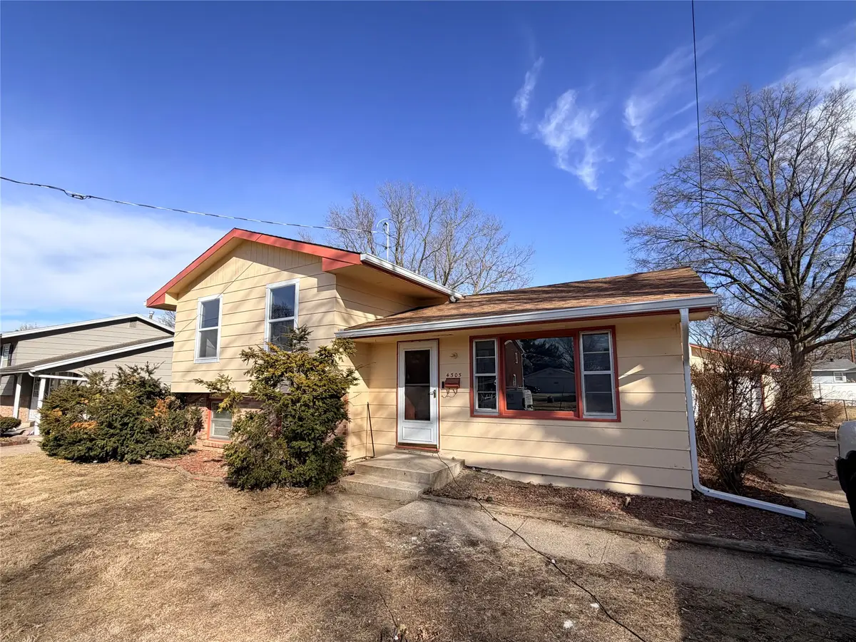 4305 69th Street, Urbandale, IA 50322 - #1