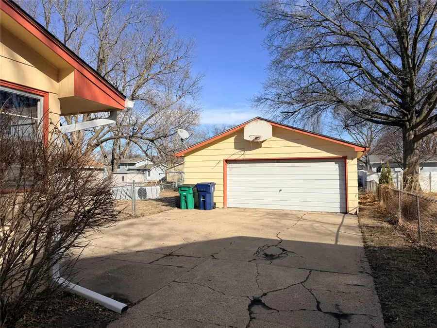 4305 69th Street, Urbandale, IA 50322 - #2