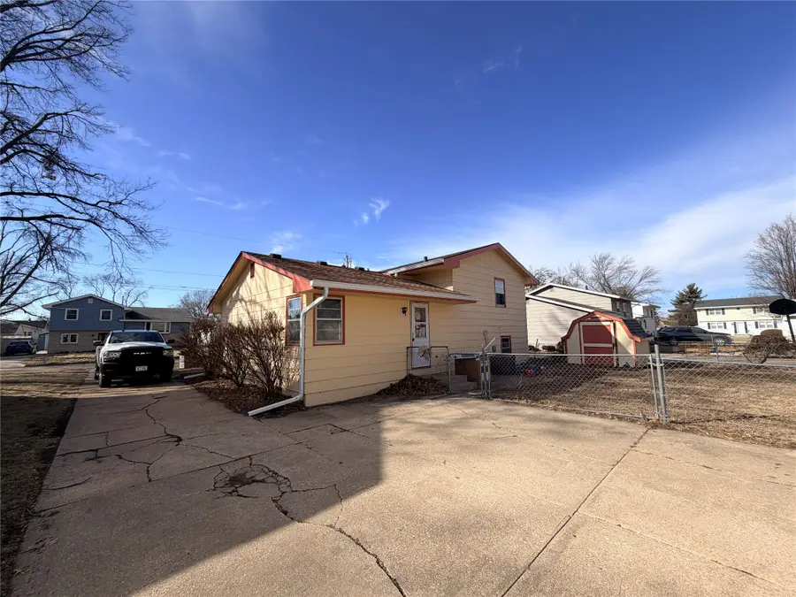 4305 69th Street, Urbandale, IA 50322 - #3