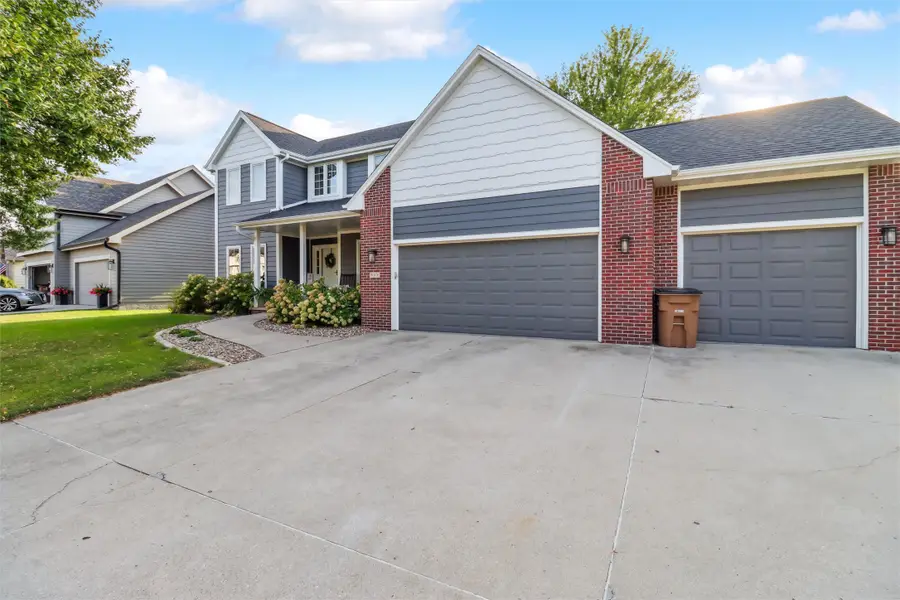 946 11th Avenue Se, Altoona, IA 50009 - #2