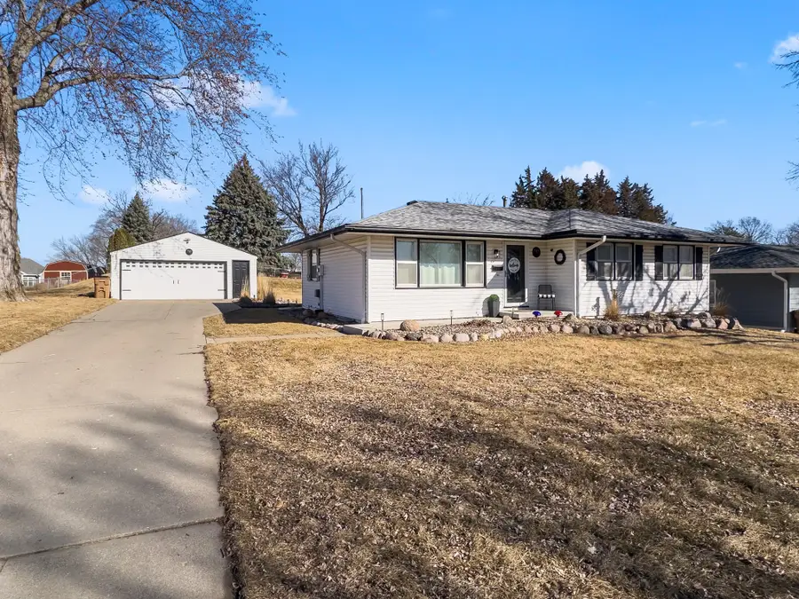 715 Stuart Street, Carlisle, IA 50047 - #2