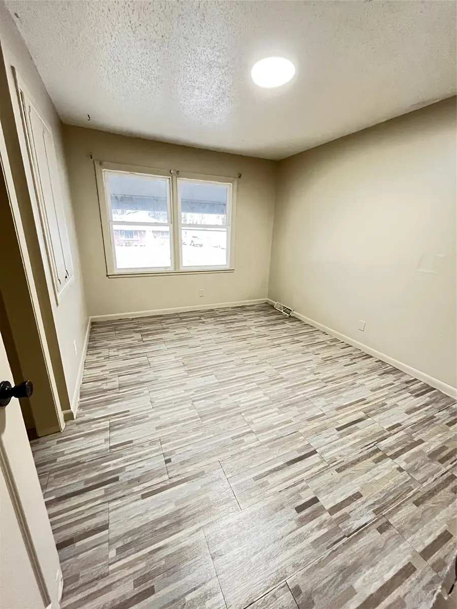 1114 Carrie Avenue, Des Moines, IA 50315 - #2