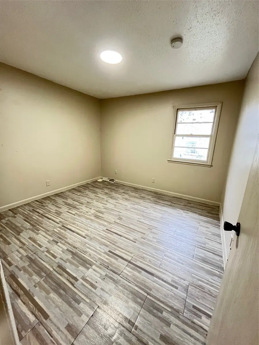 1114 Carrie Avenue, Des Moines, IA 50315 - #3