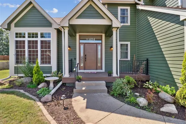 404 Pleasant Circle, Pleasant Hill, IA 50327