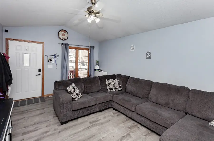 6104 Tonka Avenue, Des Moines, IA 50312 - #3