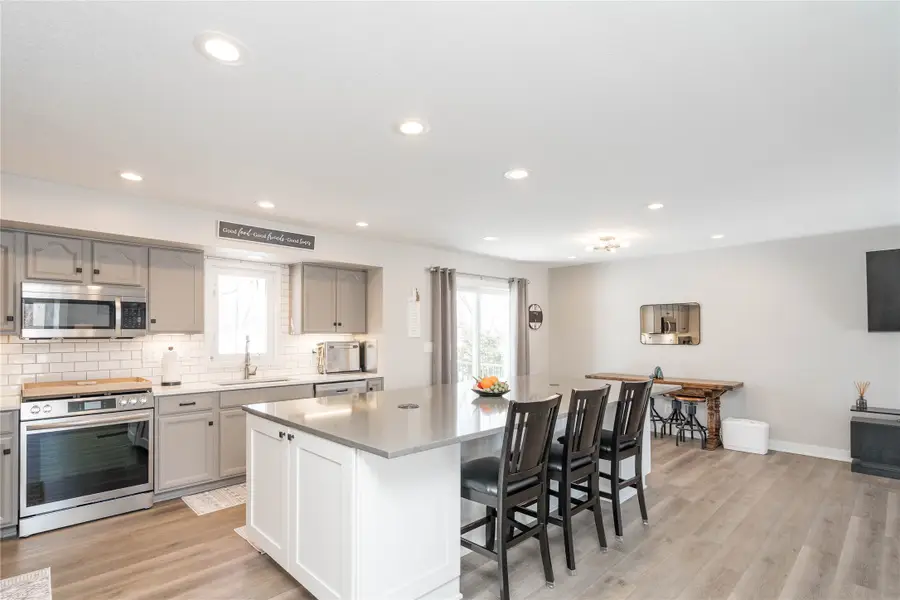 3928 Mary Lynn Drive, Urbandale, IA 50322 - #2