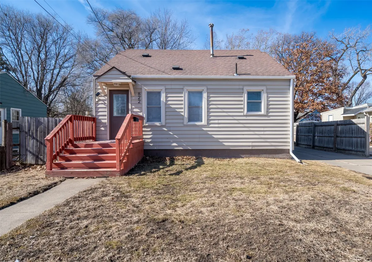 822 E 29th Street, Des Moines, IA 50317 - #1