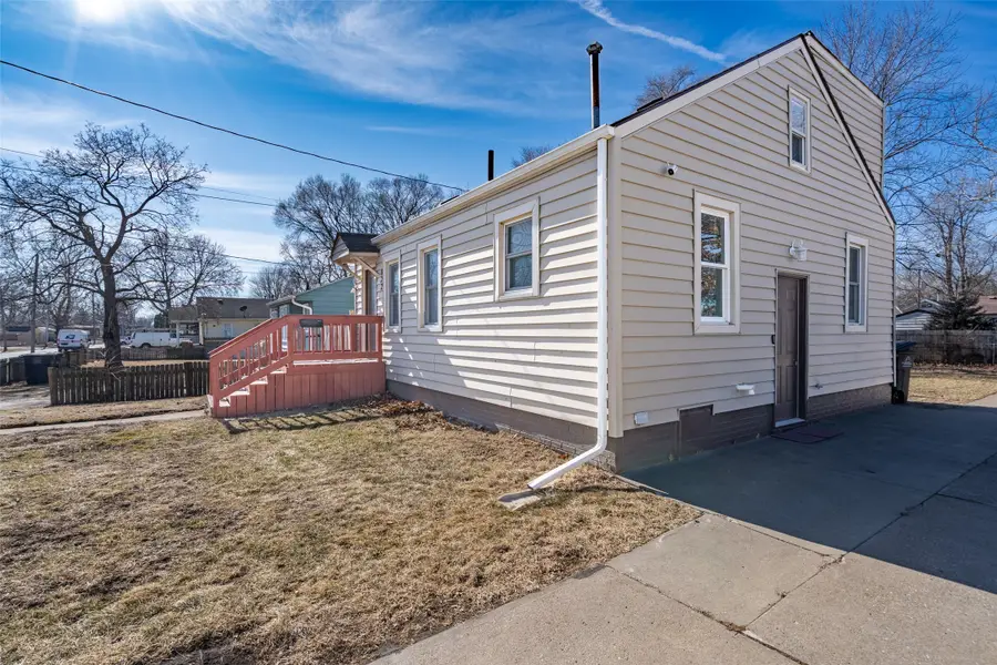 822 E 29th Street, Des Moines, IA 50317 - #2