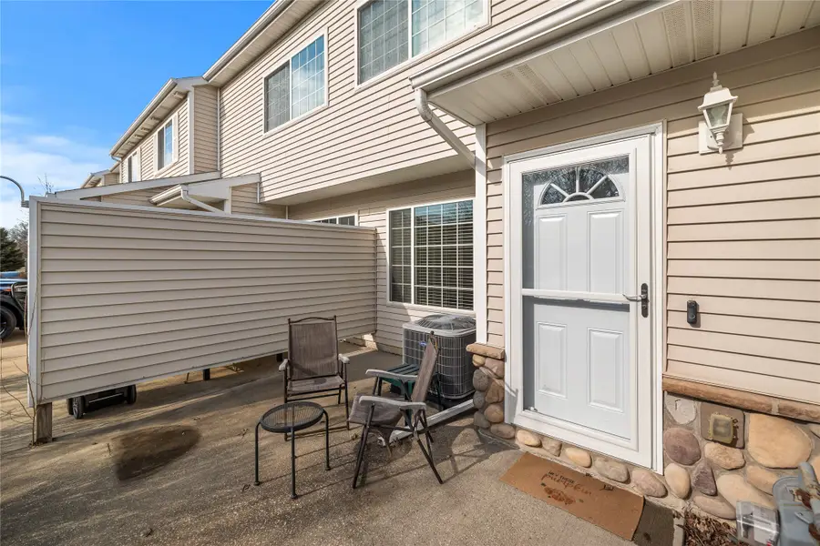 3799 Village Run Drive #504, Des Moines, IA 50317 - #3