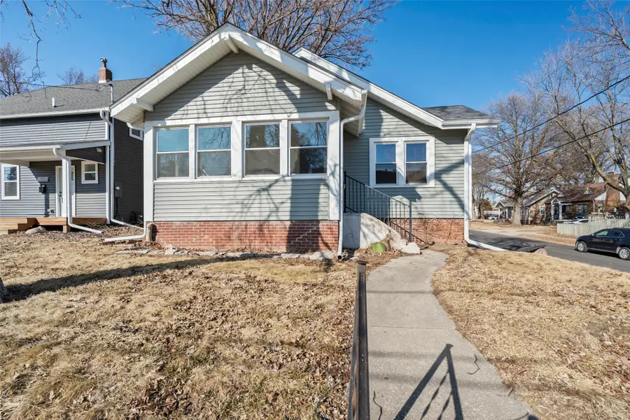 3001 Center Street, Des Moines, IA 50312 - #3