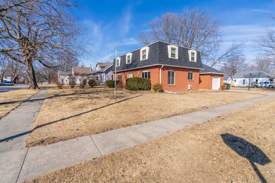 203 W Green Street, Winterset, IA 50273 - #2