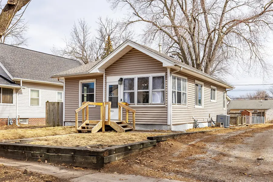 2415 E 13th Street, Des Moines, IA 50316 - #2