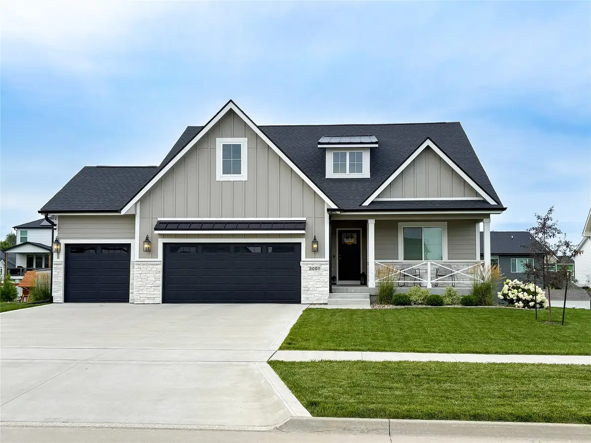 3007 Crest View Circle, Norwalk, IA 50211 - #1