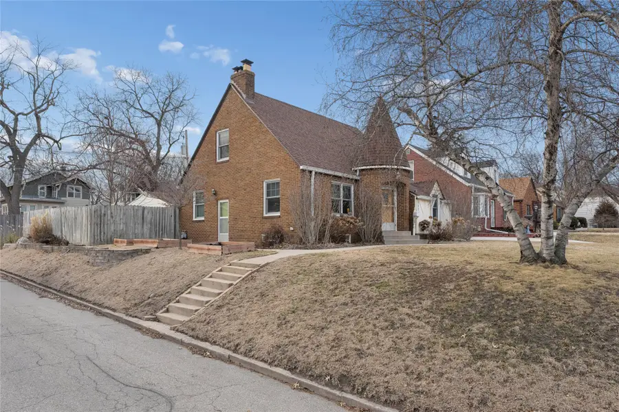 1002 38th Street, Des Moines, IA 50311 - #3
