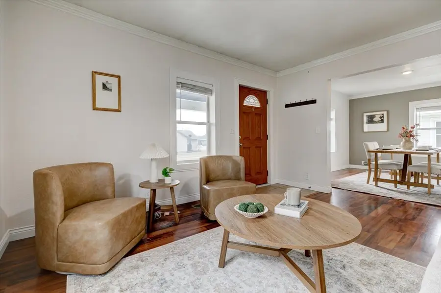 724 S 4th Avenue E, Newton, IA 50208 - #3