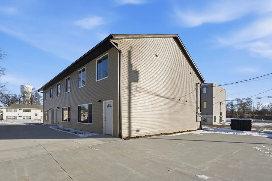 225 Clymer Road, Hiawatha, IA 52233 - #2