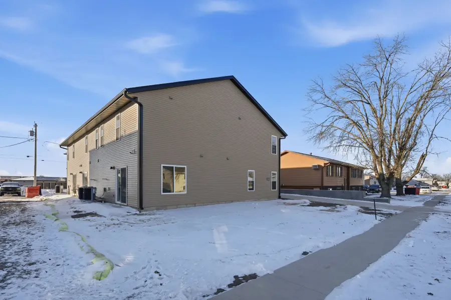 225 Clymer Road, Hiawatha, IA 52233 - #3